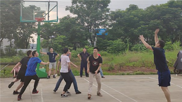 Hualv Machinery Workers' Basketball Tournament officially kicks off!